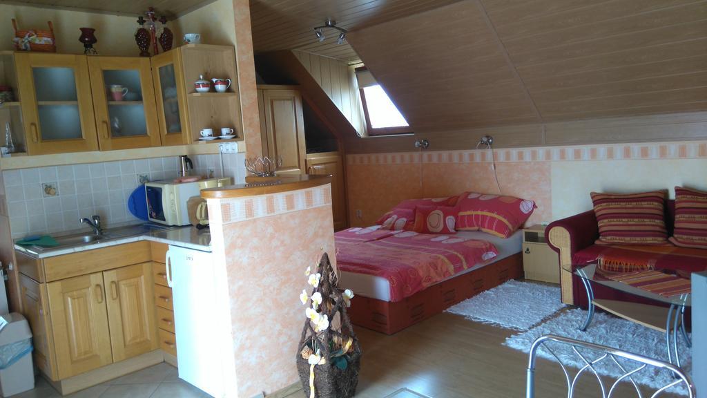 Bertalan Apartman Вонярцвашхедь Экстерьер фото
